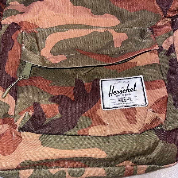 Hershel supply company green olive/ army green camouflage pattern print backpack - Picture 3 of 15